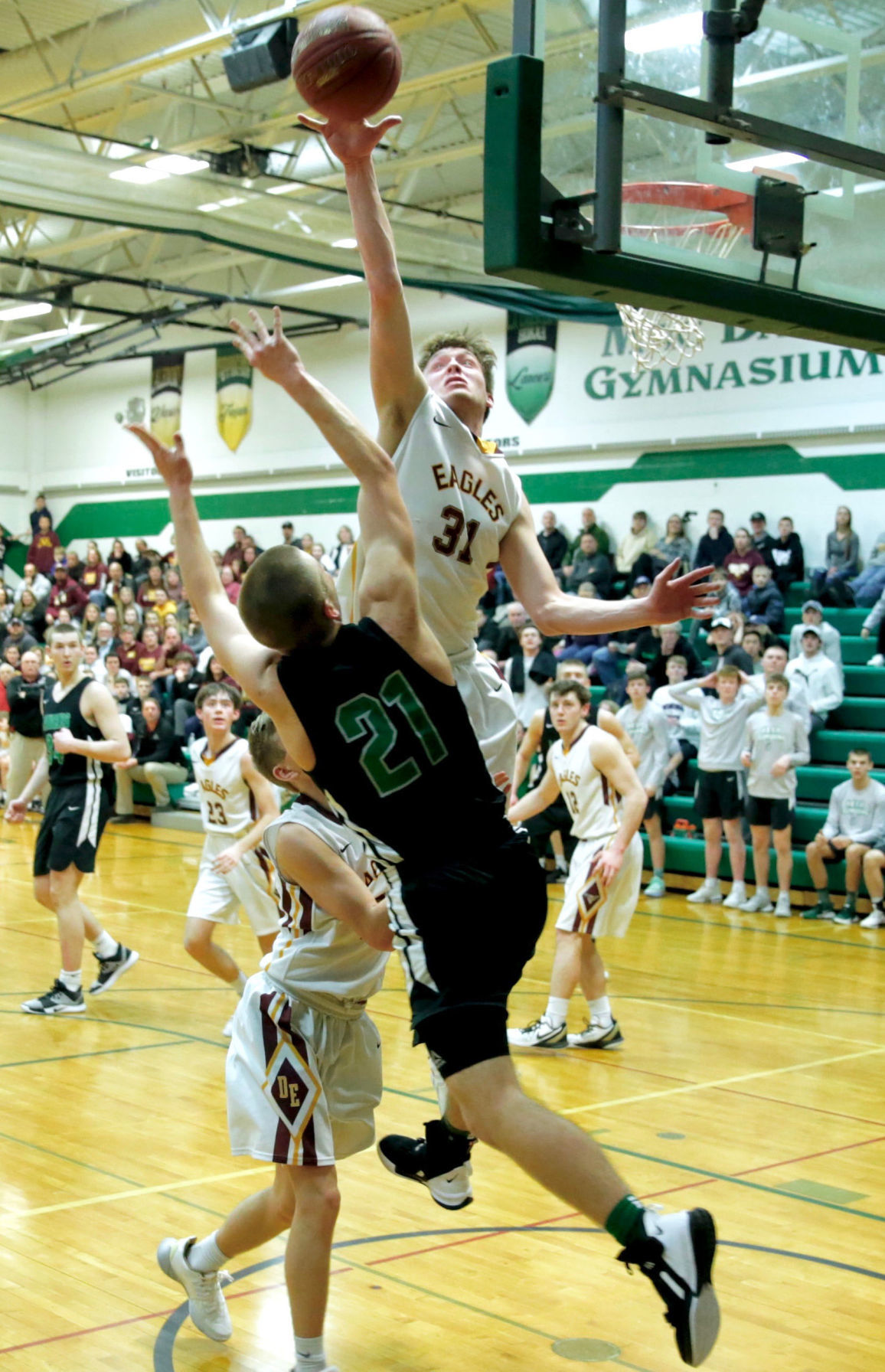 Section 1AA boys basketball...Dover-Eyota upsets LaCrescent-Hokah in overtime thriller